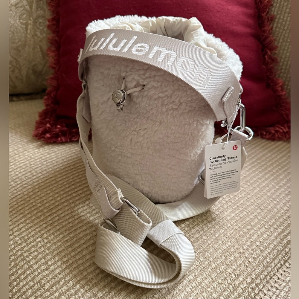 Lululemon Crossbody Bucket Bag *Fleece, White Opal